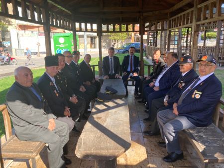 19 Eylül Gaziler günü etkinlikleri Kaymakamımız Sayın Tahsin AKSU tarafından Atatürk Anıtına çelenk sunulması ile başladı. 