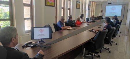 Kaymakamımız Sayın Tahsin AKSU başkanlığında, Belediye Başkanı ve kurum amirlerinin katılımıyla "Bağımlılıkla Mücadele" toplantısı yapıldı